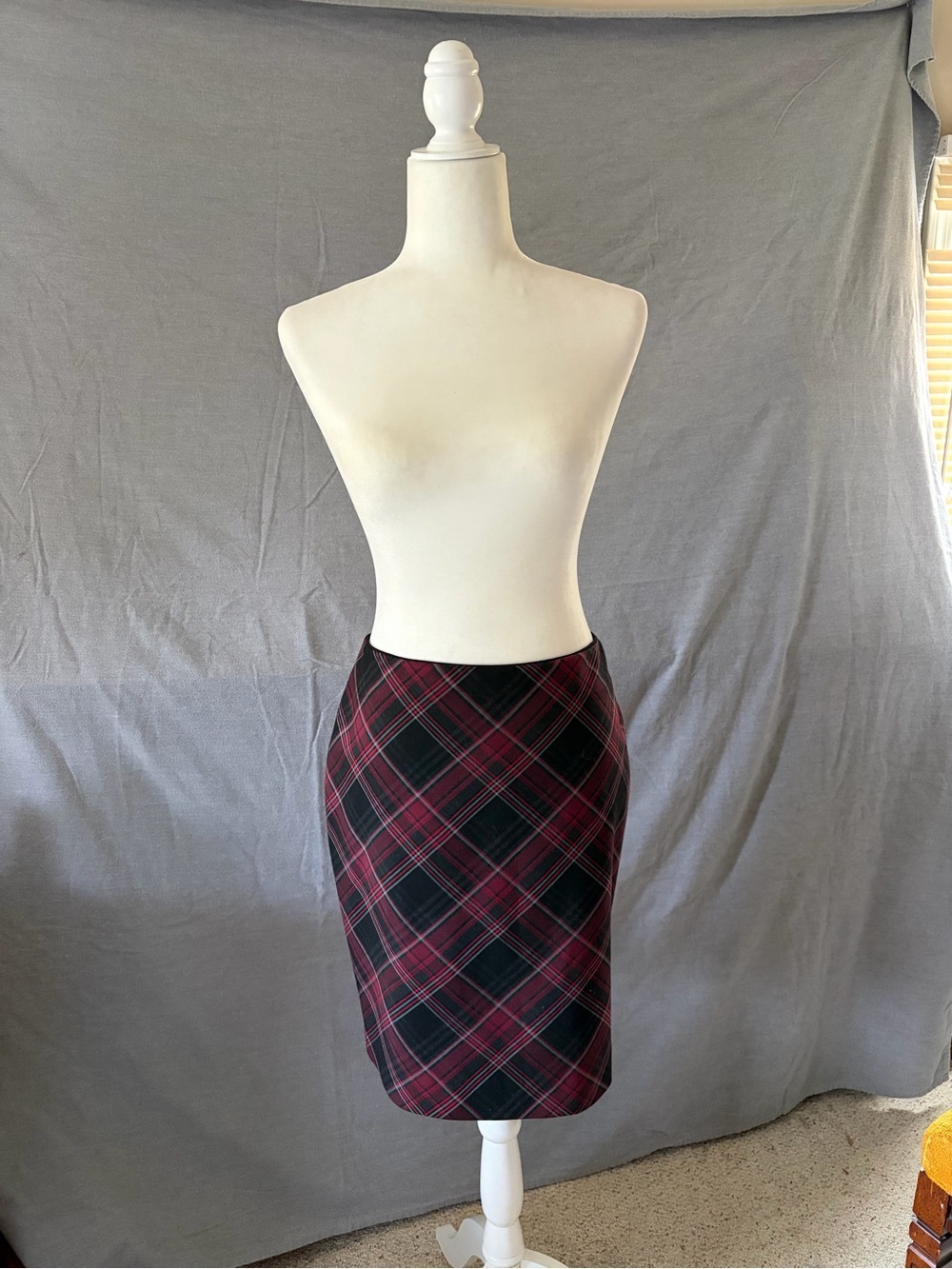 White House Black Market Burgundy and Black Plaid Pencil Skirt